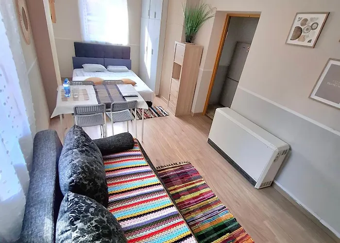 Night Host Trzebnicka 56 Free Parking